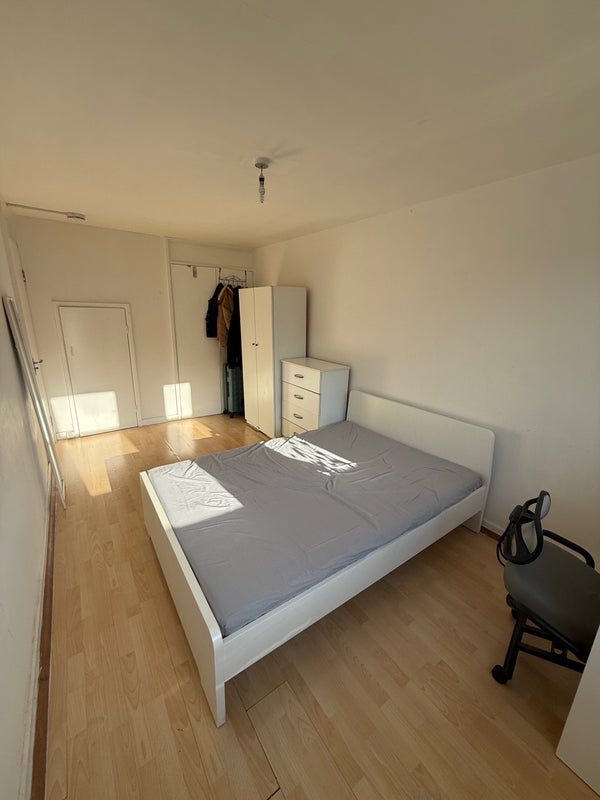 Room Clearbrook Way in Greater London