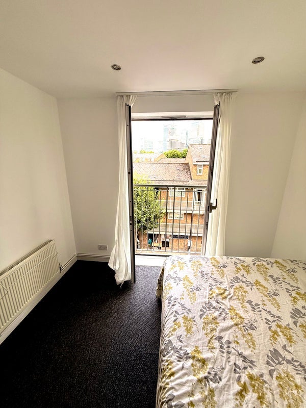 Room Old School Square in Greater London