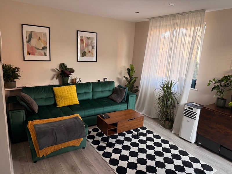 Room Old School Square in Greater London