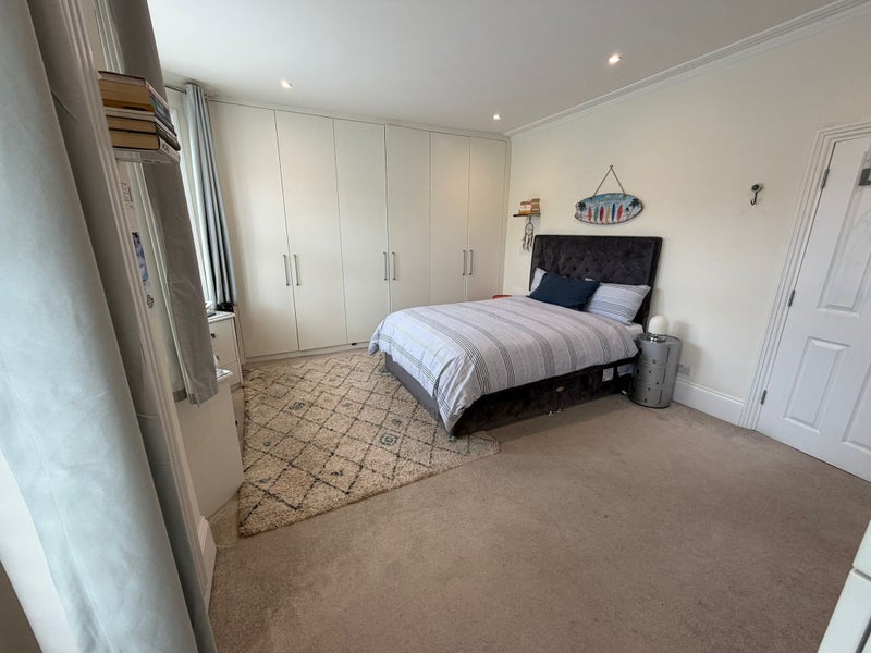 Room Burntwood Lane in Greater London
