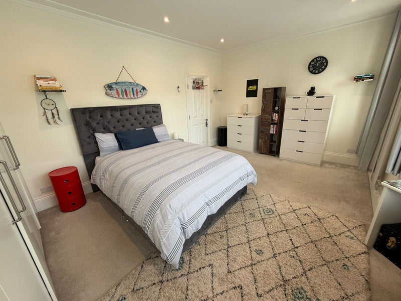 Room Burntwood Lane in Greater London