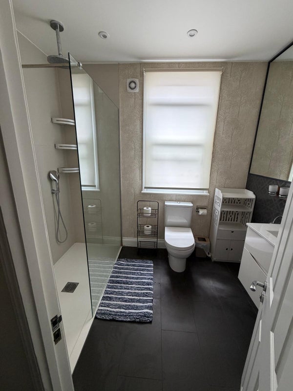 Room Burntwood Lane in Greater London