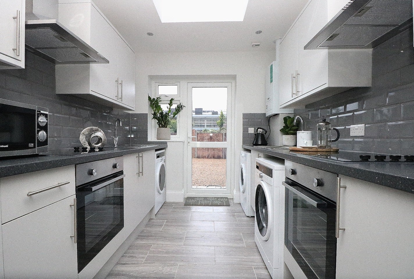 Room Bloemfontein Road in Greater London