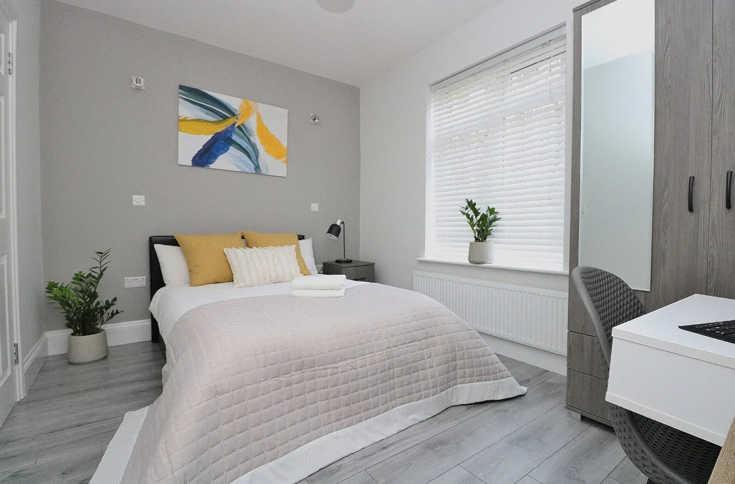 Room Bloemfontein Road in Greater London