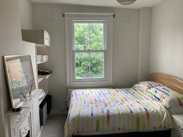 Room Robinson Road in Greater London