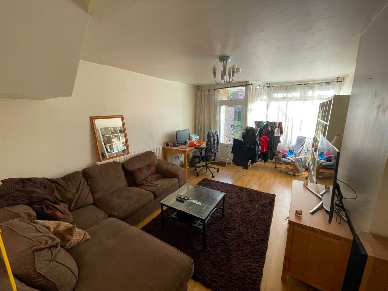 Room Alberta Street in Greater London