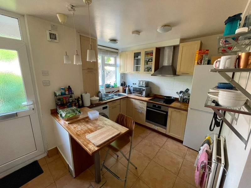 Room Alberta Street in Greater London