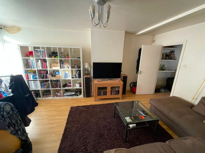 Room Alberta Street in Greater London