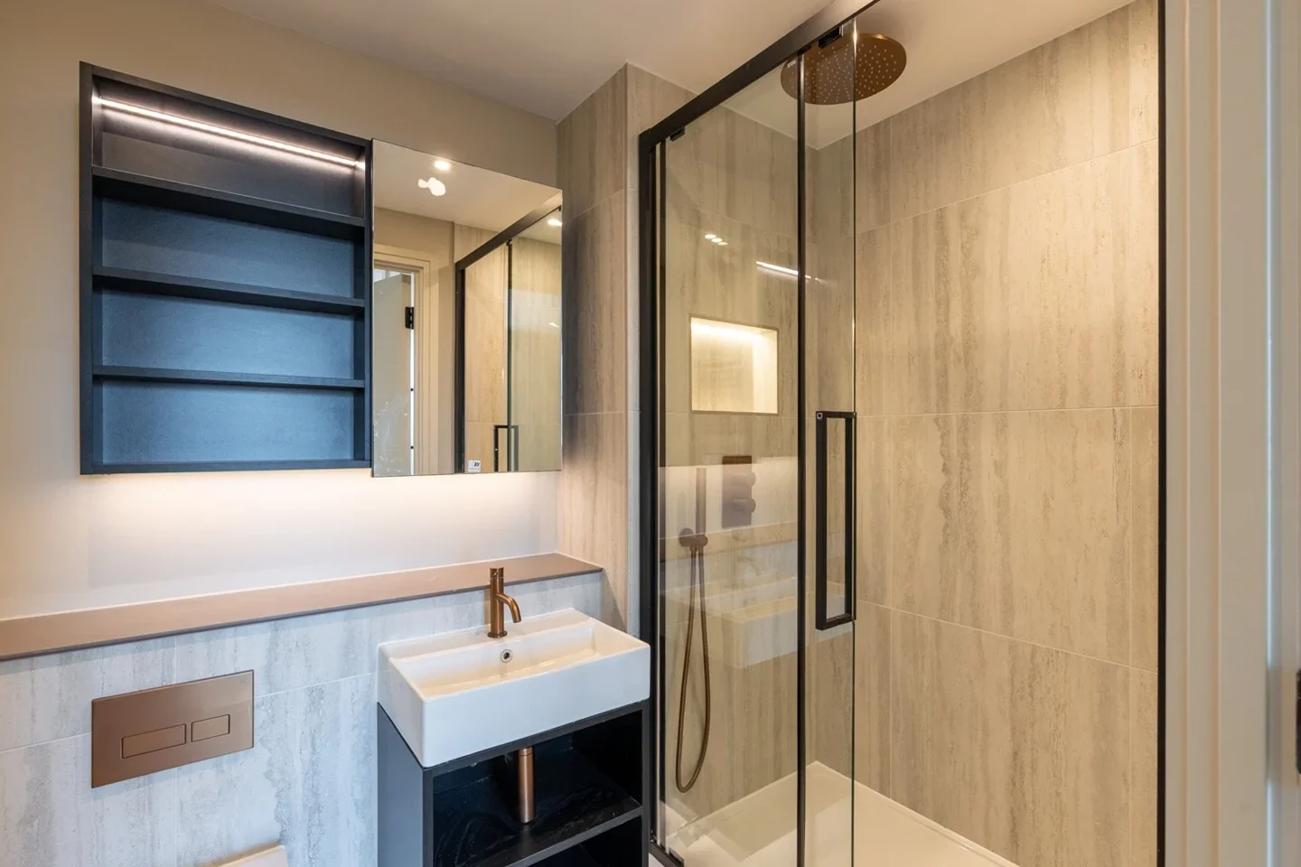Flat Lapidge Drive in Greater London