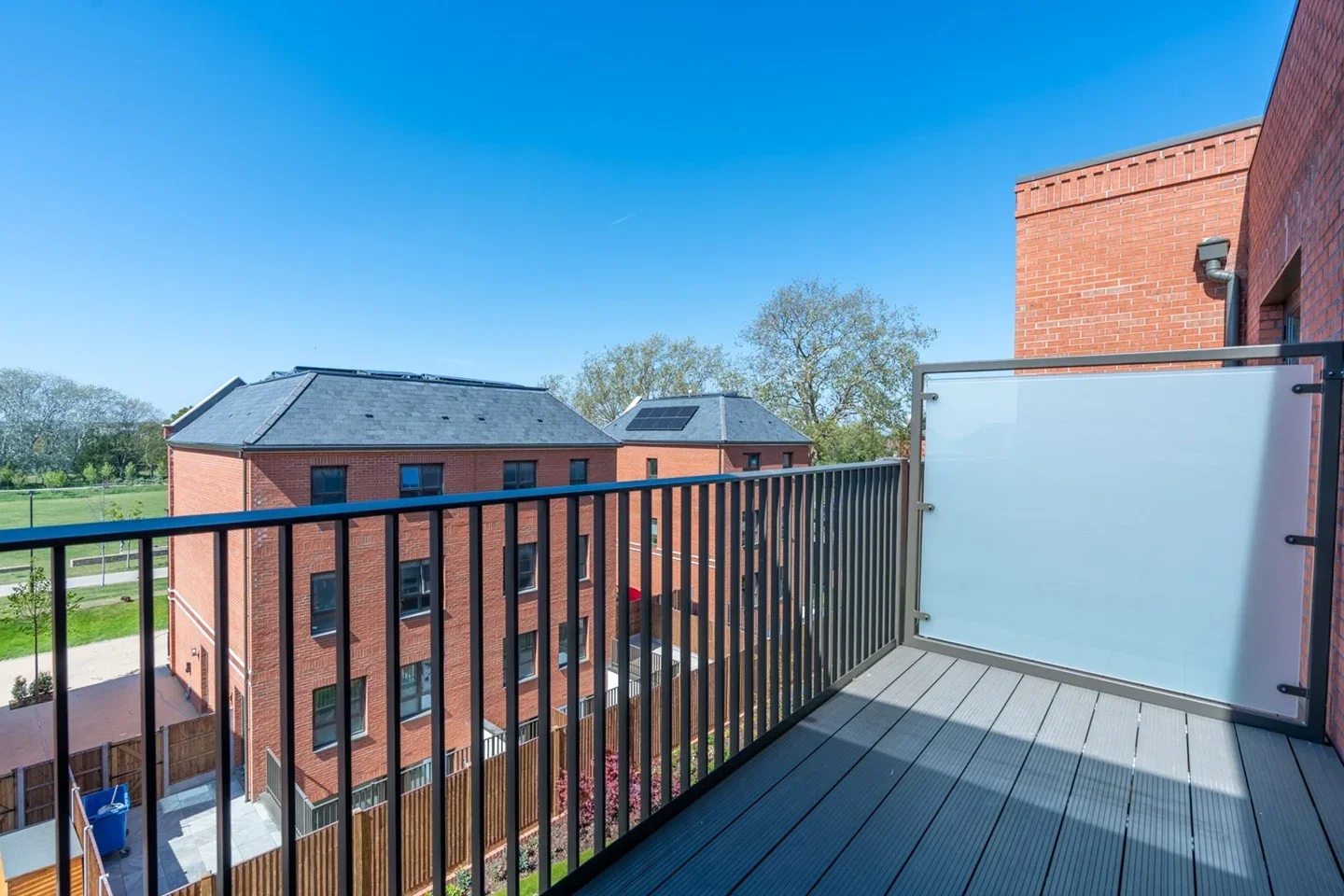 Flat Lapidge Drive in Greater London