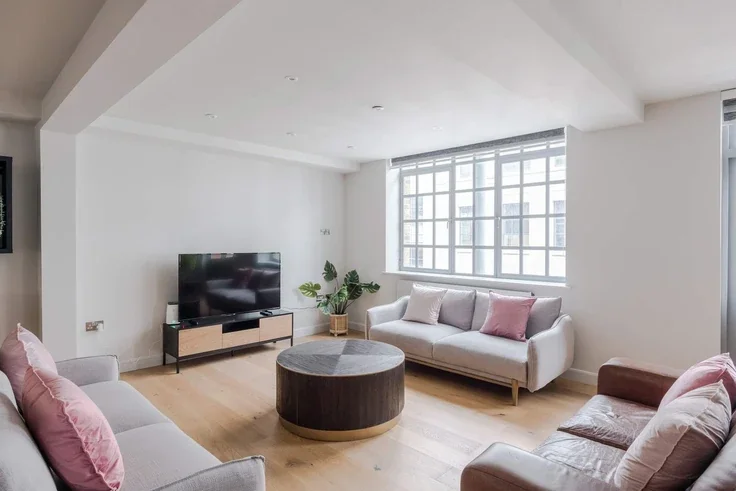 Flat Eyre Street Hill in Greater London