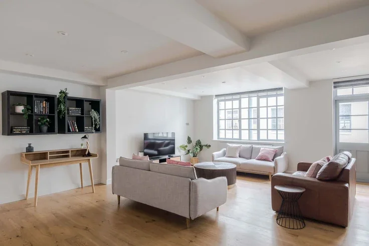 Flat Eyre Street Hill in Greater London