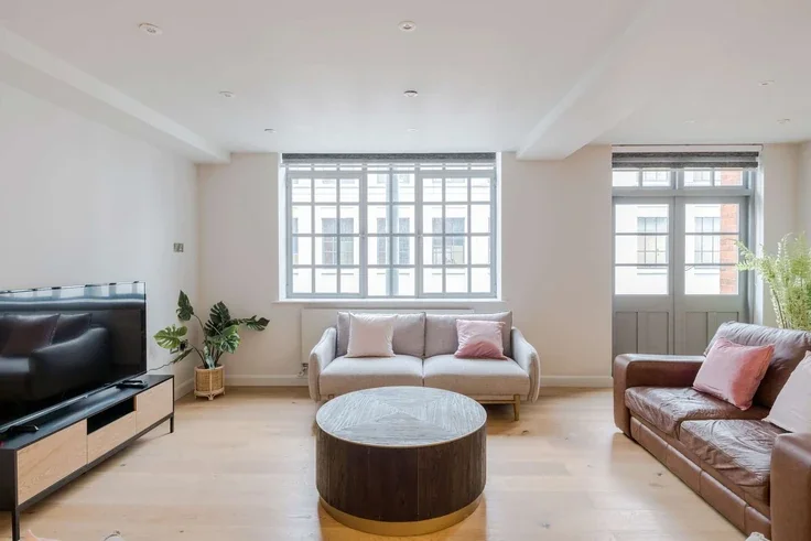 Flat Eyre Street Hill in Greater London