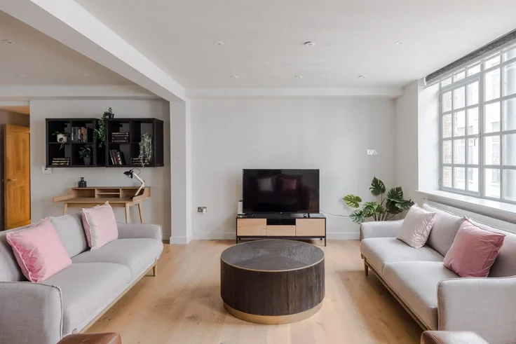 Flat Eyre Street Hill in Greater London