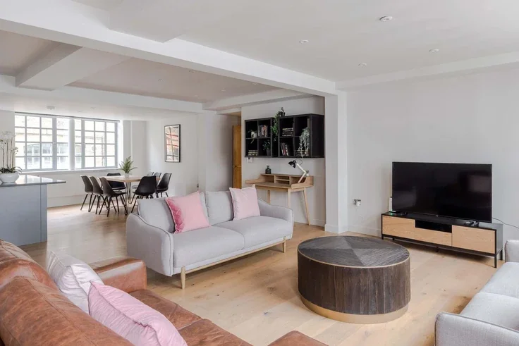 Flat Eyre Street Hill in Greater London
