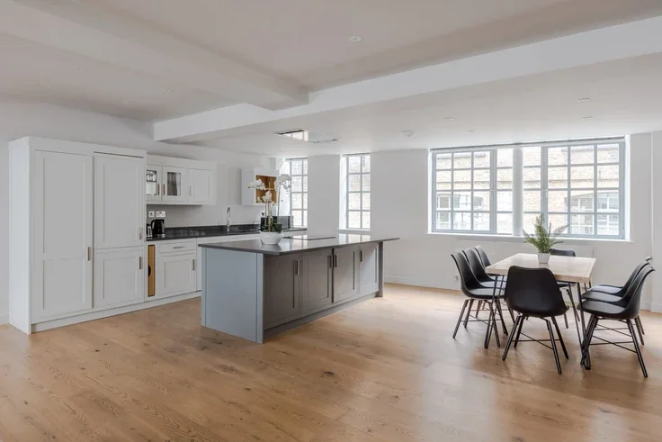 Flat Eyre Street Hill in Greater London