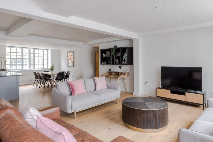 Flat Eyre Street Hill in Greater London