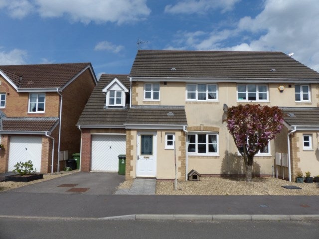 House St. Peters Avenue in Bryncae