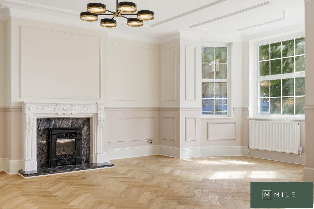 Flat Sidmouth Road in Greater London
