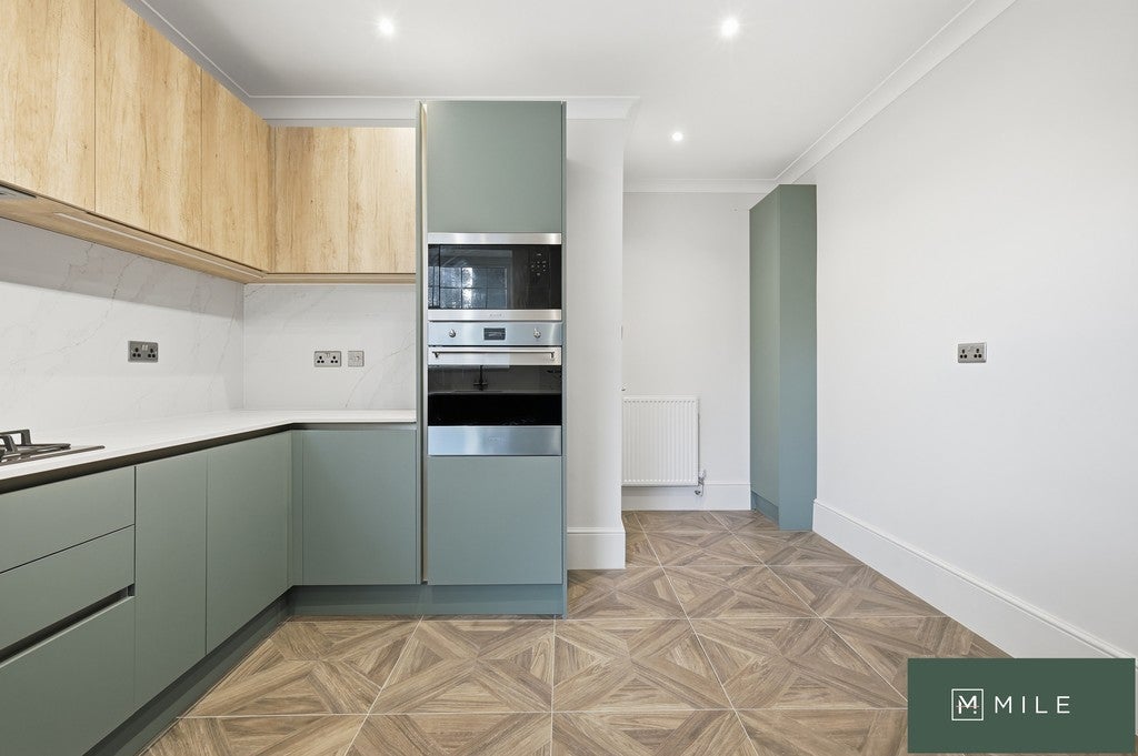 Flat Sidmouth Road in Greater London