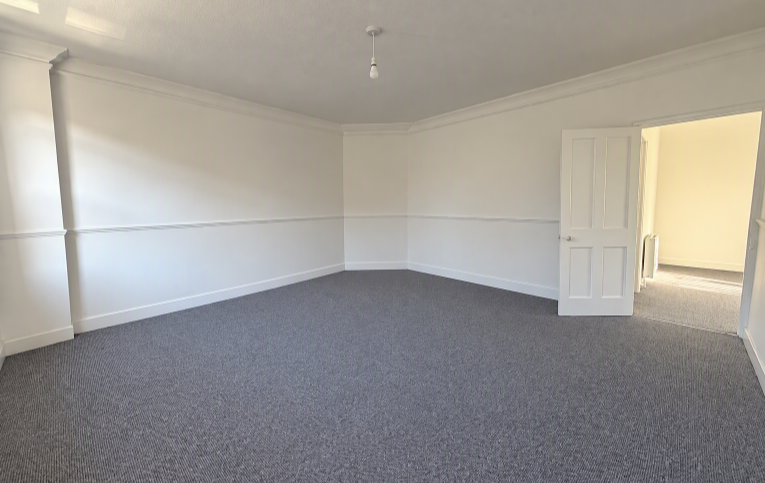 Flat Fieldside in West Lavington