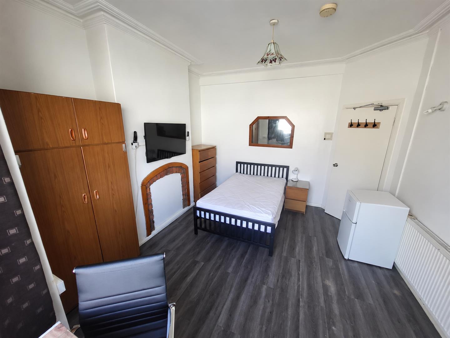 Room Cowbridge Road in Bridgend