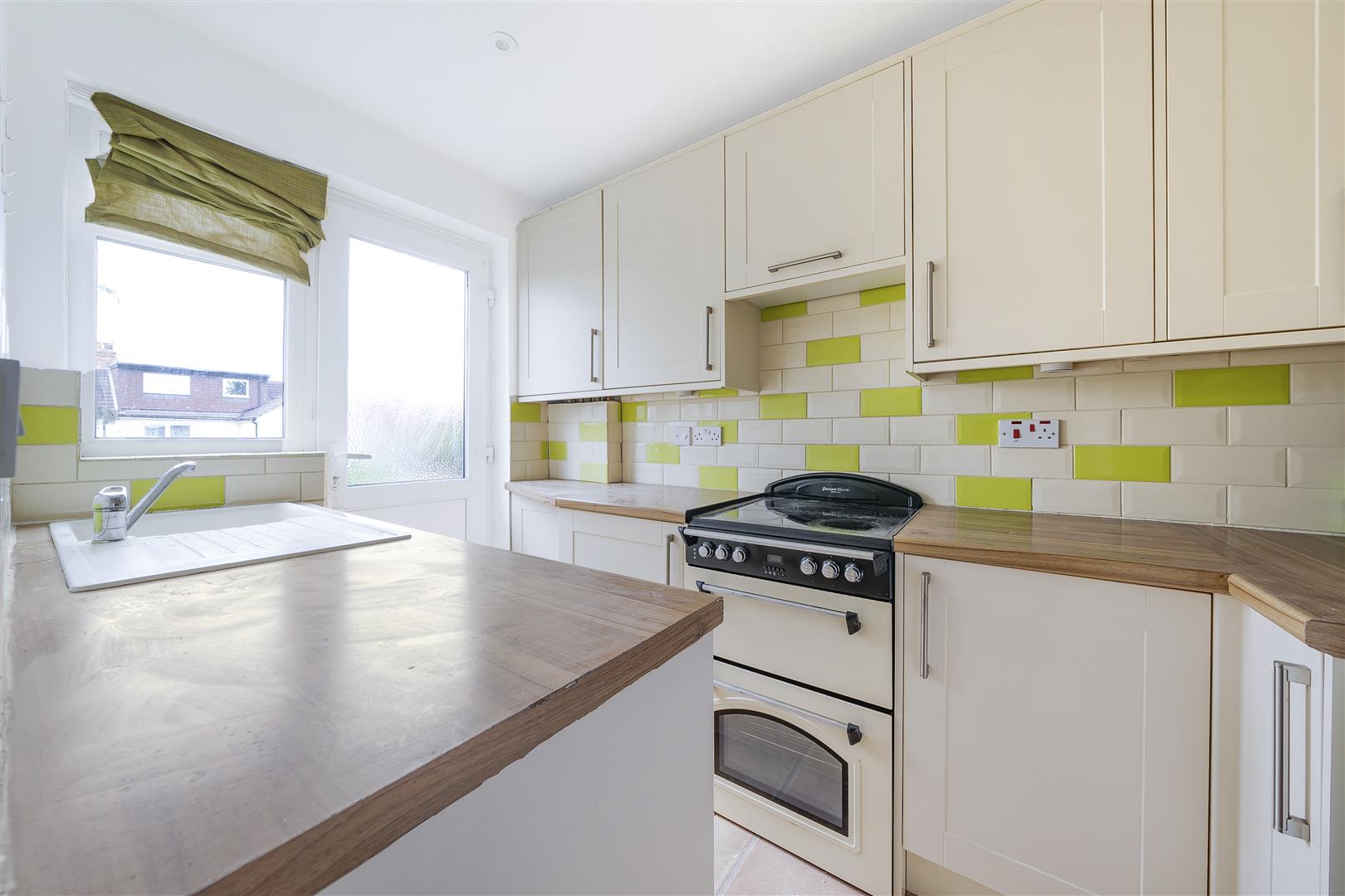 Flat Errol Gardens in Greater London