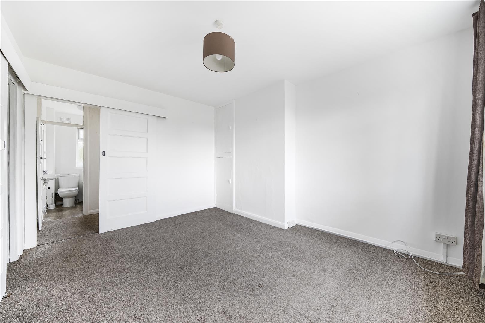 Flat Errol Gardens in Greater London