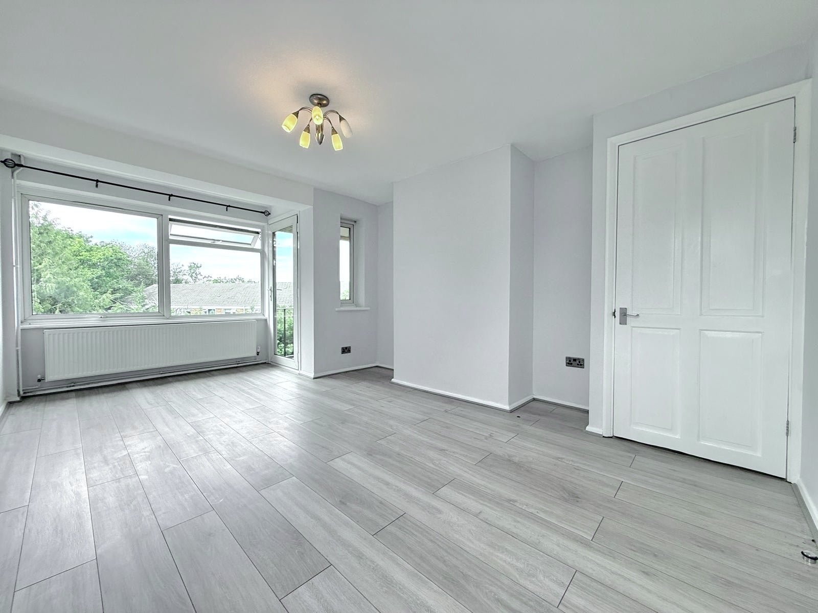 Flat Cawston Court in Greater London