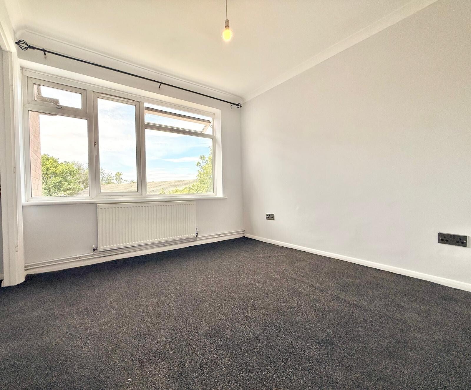 Flat Cawston Court in Greater London
