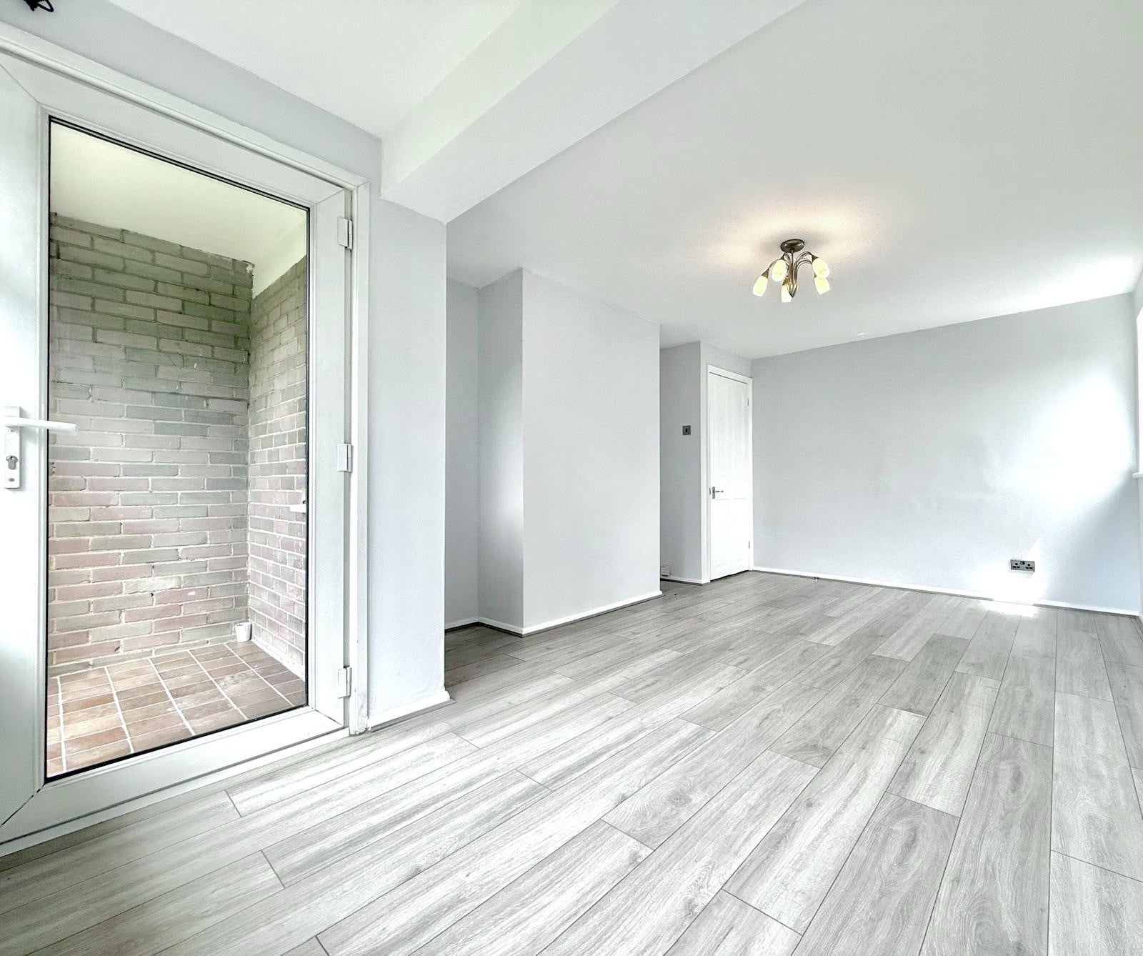 Flat Cawston Court in Greater London