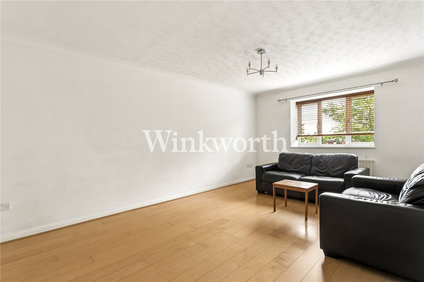 Flat De Bohun Avenue in Greater London