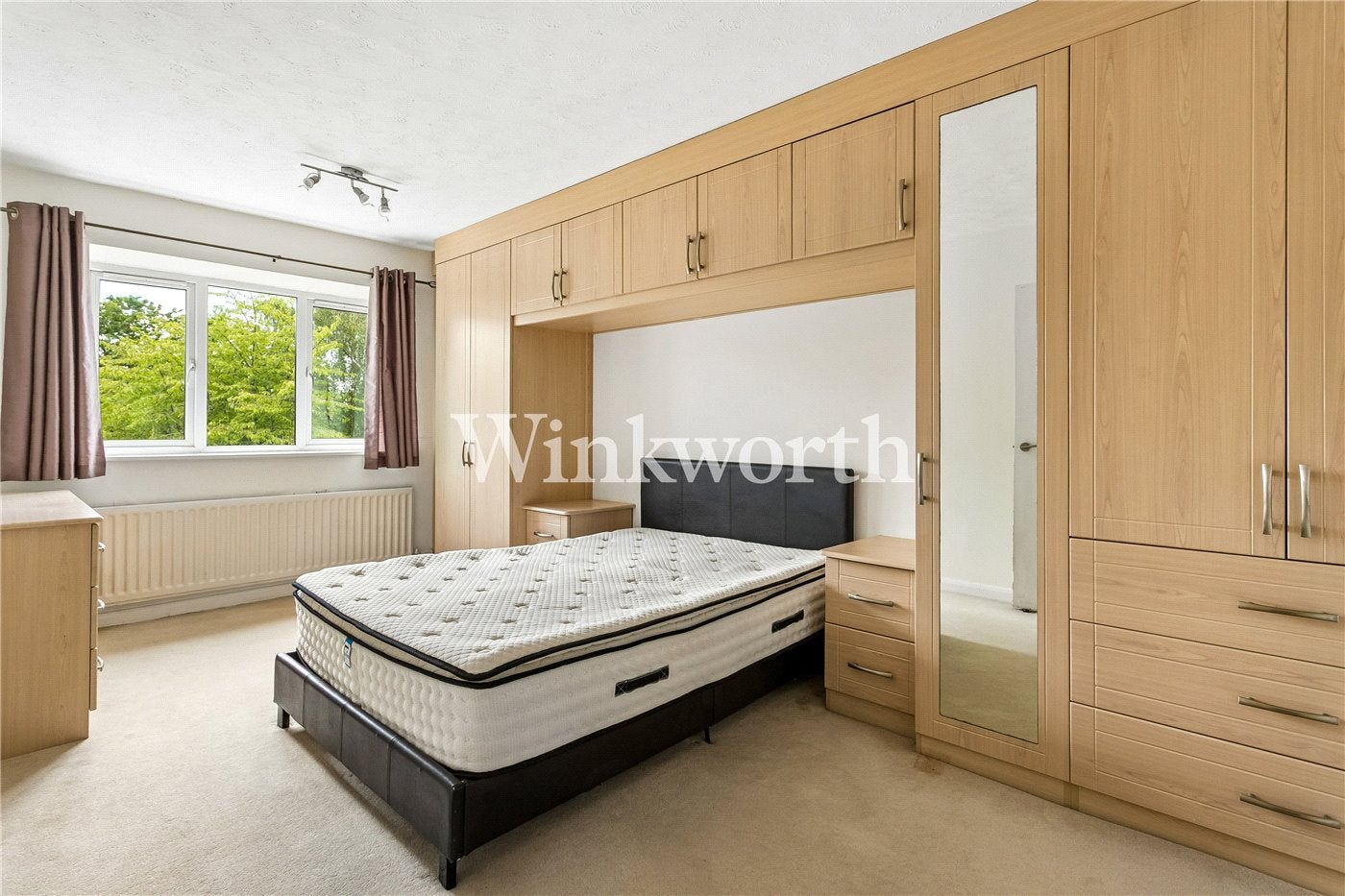 Flat De Bohun Avenue in Greater London
