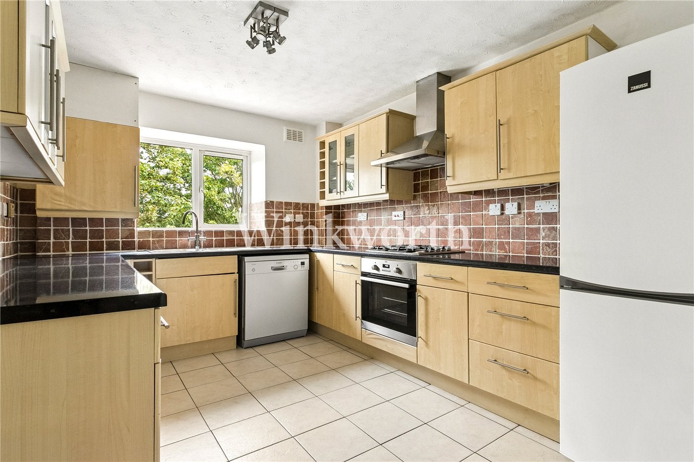 Flat De Bohun Avenue in Greater London