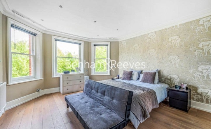 Flat Finchley Road in Greater London