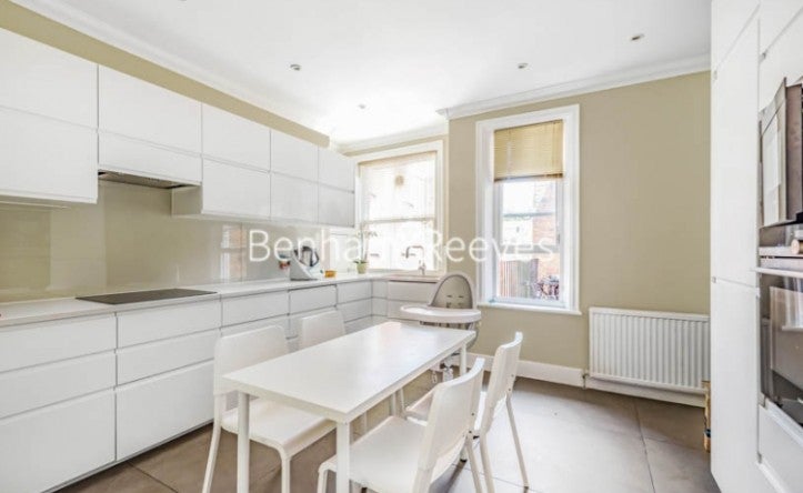 Flat Finchley Road in Greater London