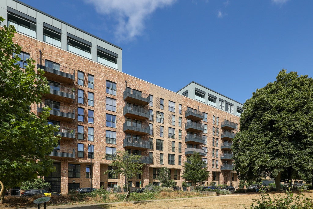 Flat Whelan Road in Greater London
