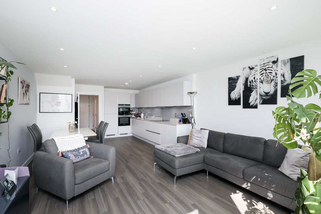 Flat Whelan Road in Greater London
