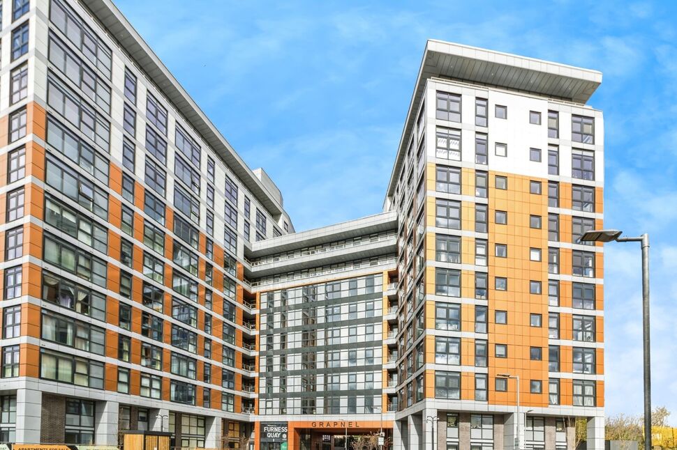 Flat Furness Quay in Salford