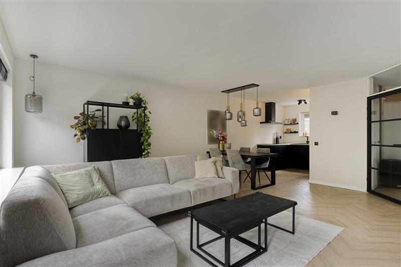 Tussenwoning te koop: Anna Pavlovastraat 34, Almere