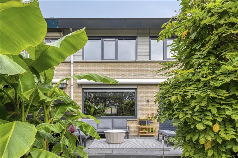Tussenwoning te koop: Anna Pavlovastraat 34, Almere