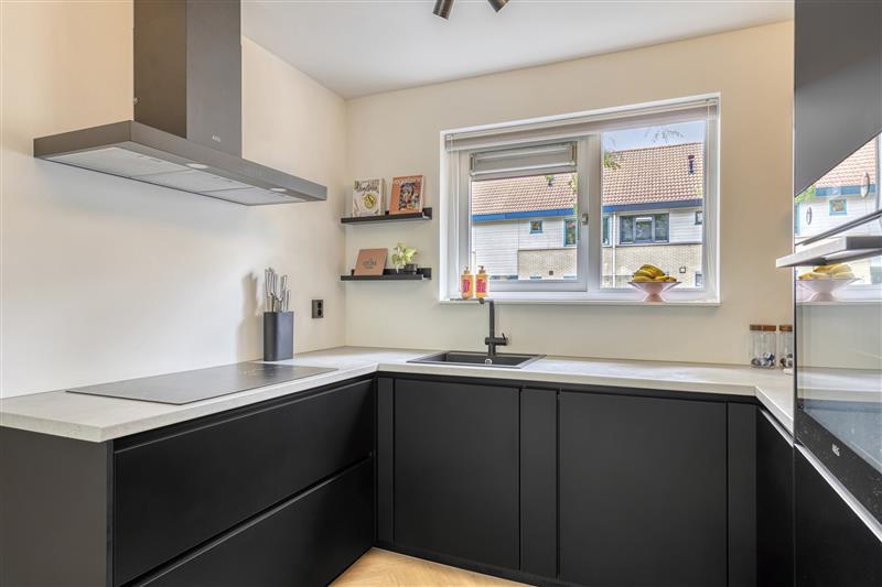 Tussenwoning te koop: Anna Pavlovastraat 34, Almere