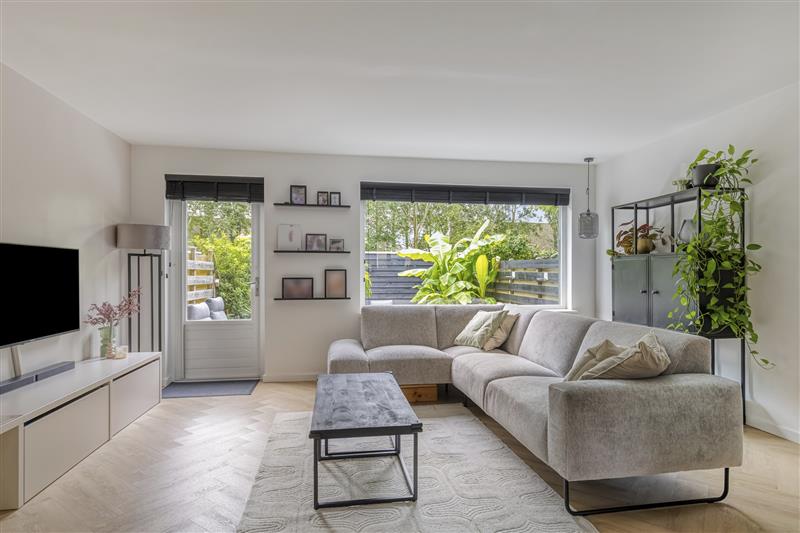 Tussenwoning te koop: Anna Pavlovastraat 34, Almere
