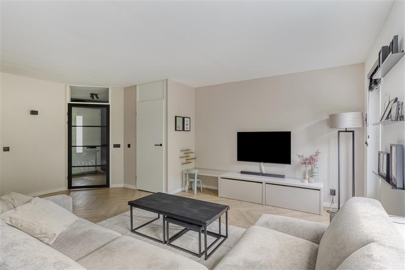 Tussenwoning te koop: Anna Pavlovastraat 34, Almere