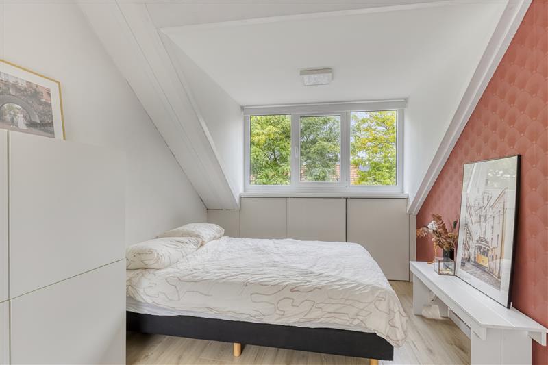 Tussenwoning te koop: Anna Pavlovastraat 34, Almere