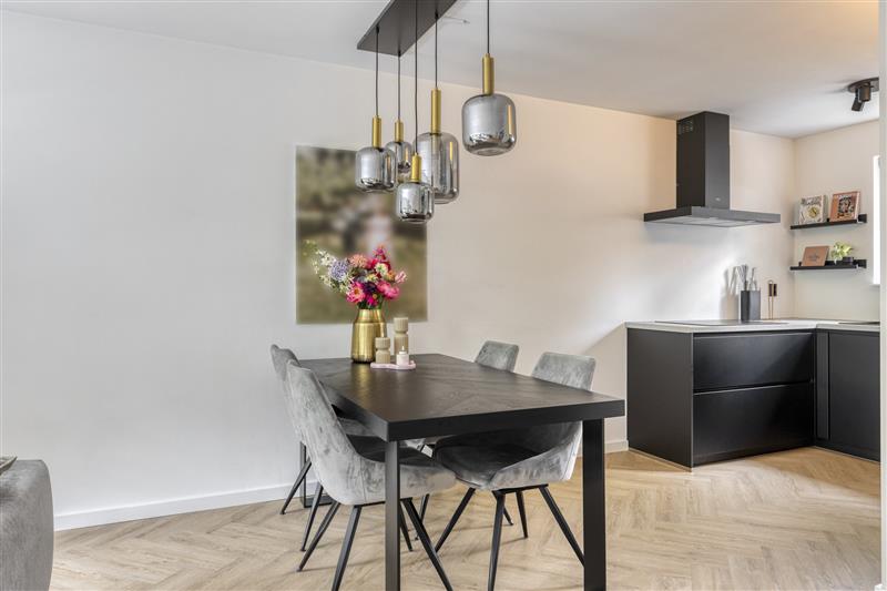 Tussenwoning te koop: Anna Pavlovastraat 34, Almere