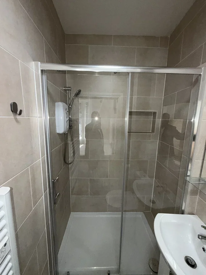 Flat Garratt Lane in Greater London