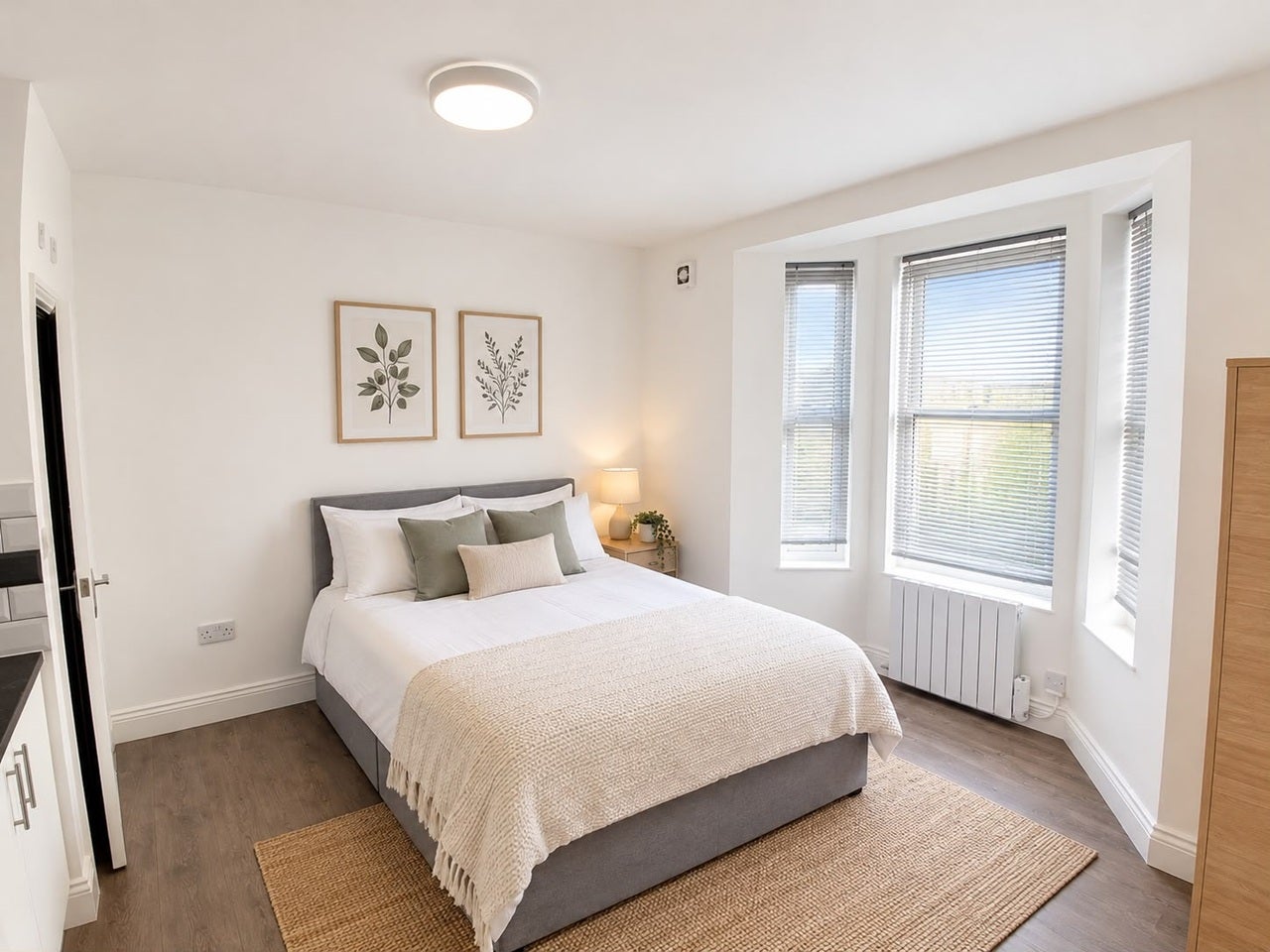 Flat Garratt Lane in Greater London