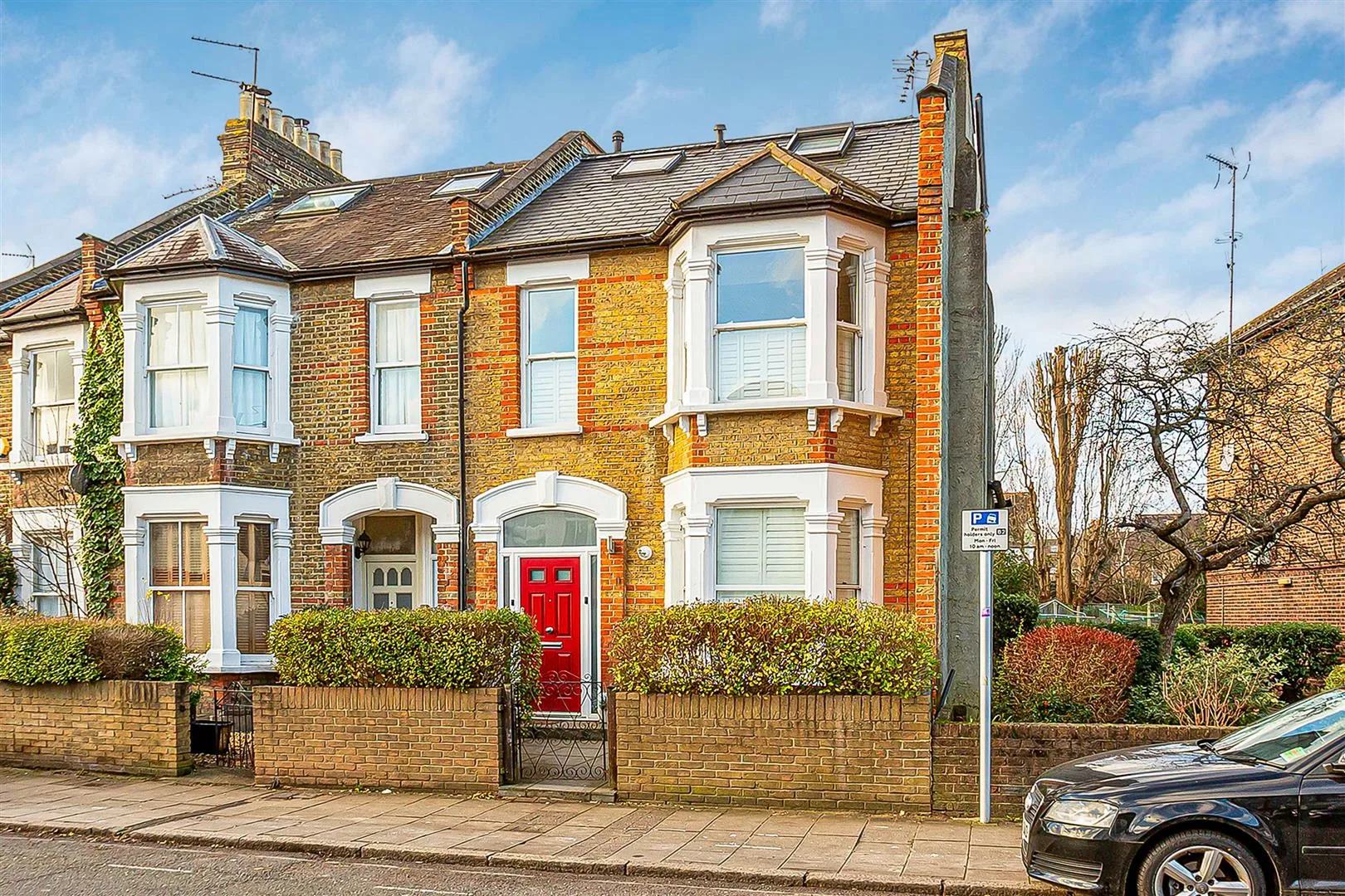 House White Hart Lane in Greater London