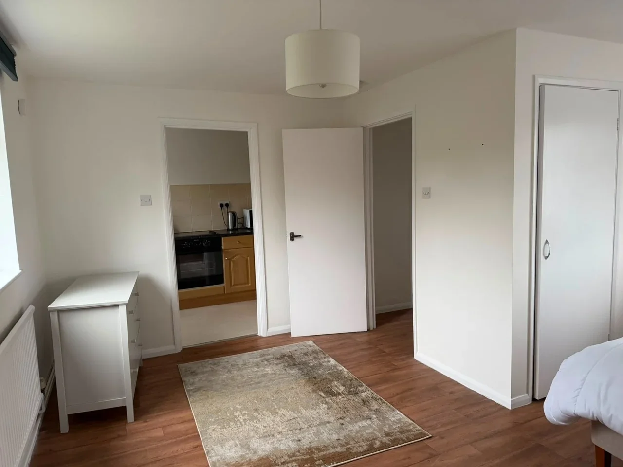 Flat Orchard Lane in Elmbridge